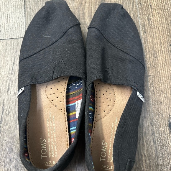 Tom’s shoes - Picture 1 of 3